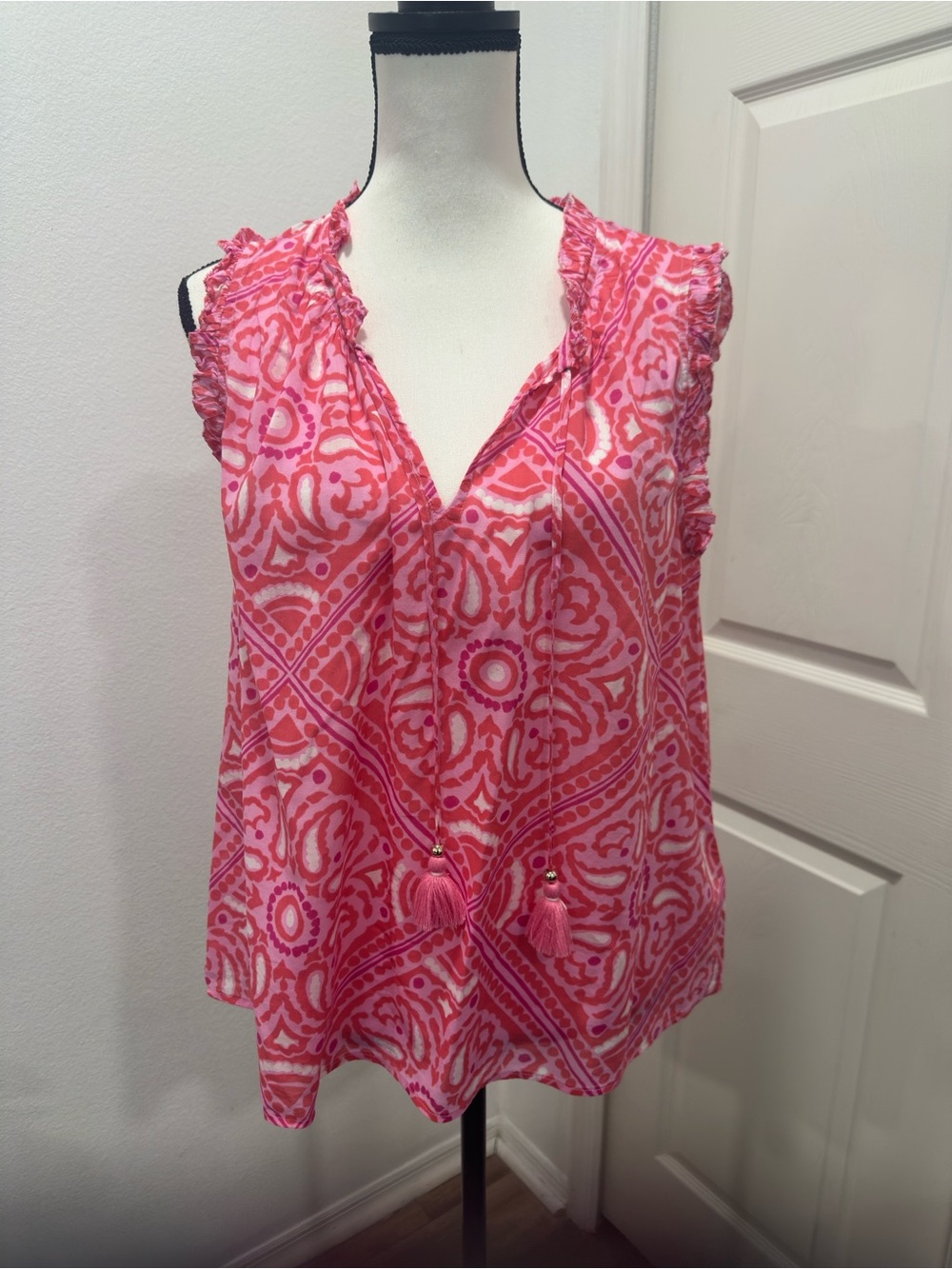 Vineyard vines        Women's Pink Printed Sleeveless Tie-Front Top